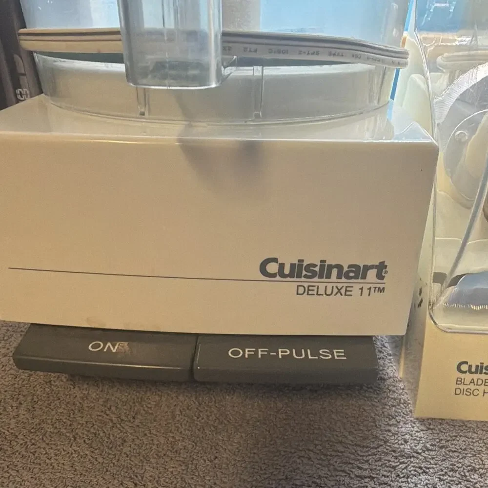 Cuisinart DLC-11 Deluxe 11 Cup Food Processor White 600W w/ Bowl, Lid, Discs